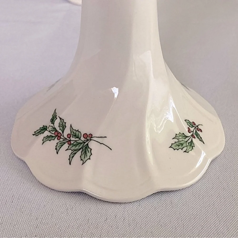 ⭐️ Vintage Nikko Ceramics white Christmas candle holders with Holly border - Picture 7 of 15